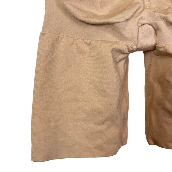 Red Hot Spanx Flat Out Flawless Nude Mid Thigh Shaper Firm Control Shorts sz 1X - Picture 13 of 16